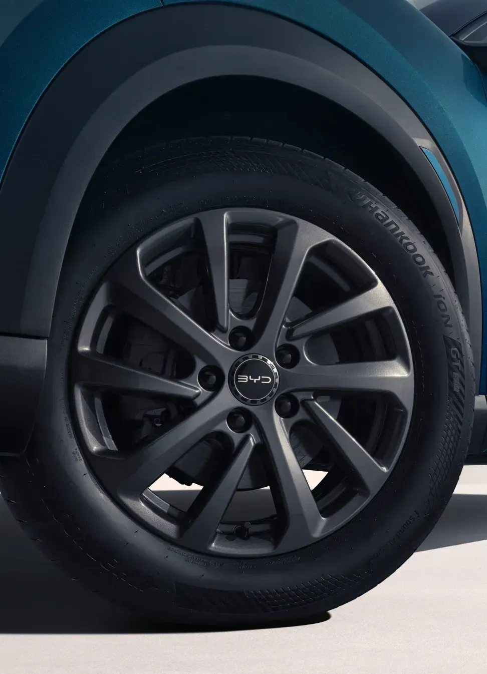 Felge des BYD Atto 2 DM-i im Detail