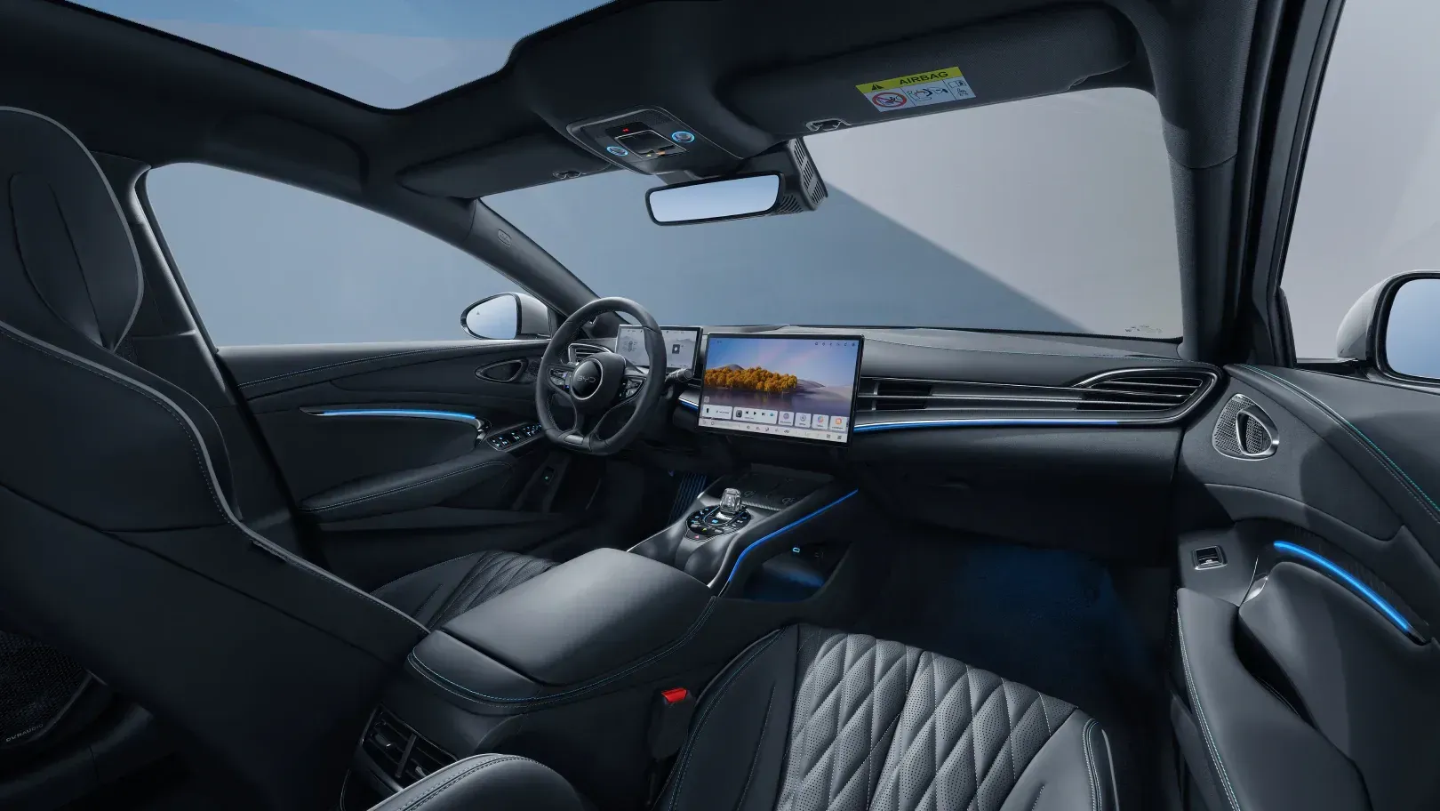Innenraum des BYD Seal mit blauer Ambientebeleuchtung