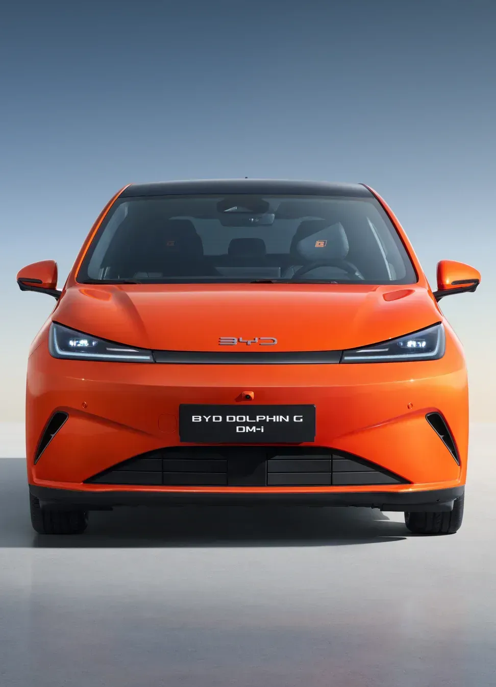Front des BYD Dolphin G DM-i in Orange